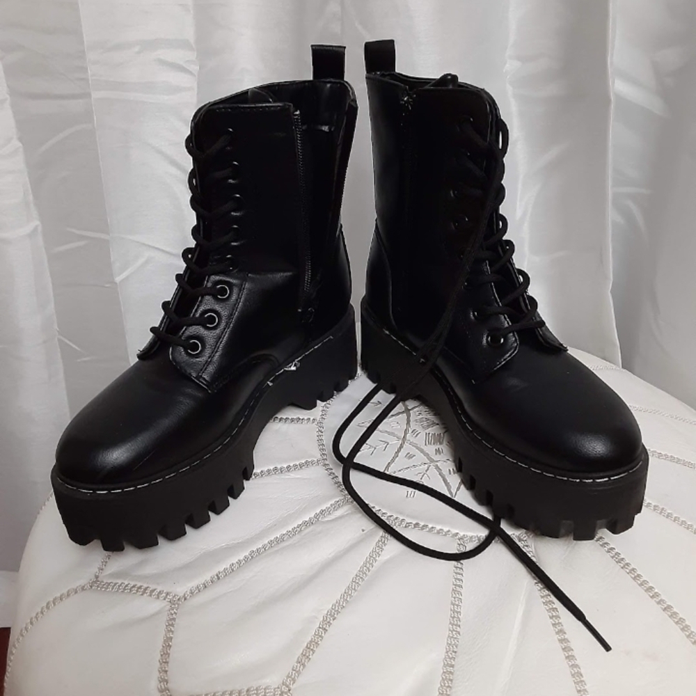 Rouge Helium Black Chunky Ankle Boots